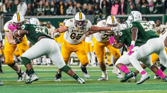 Watts_Zach_UW_vs_Colorado_St_10_26_2018_TB_01