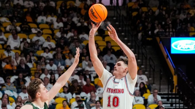 Thompson__Hunter__UW_MBB_vs_Colorado_St_01-21-2023-TB_02